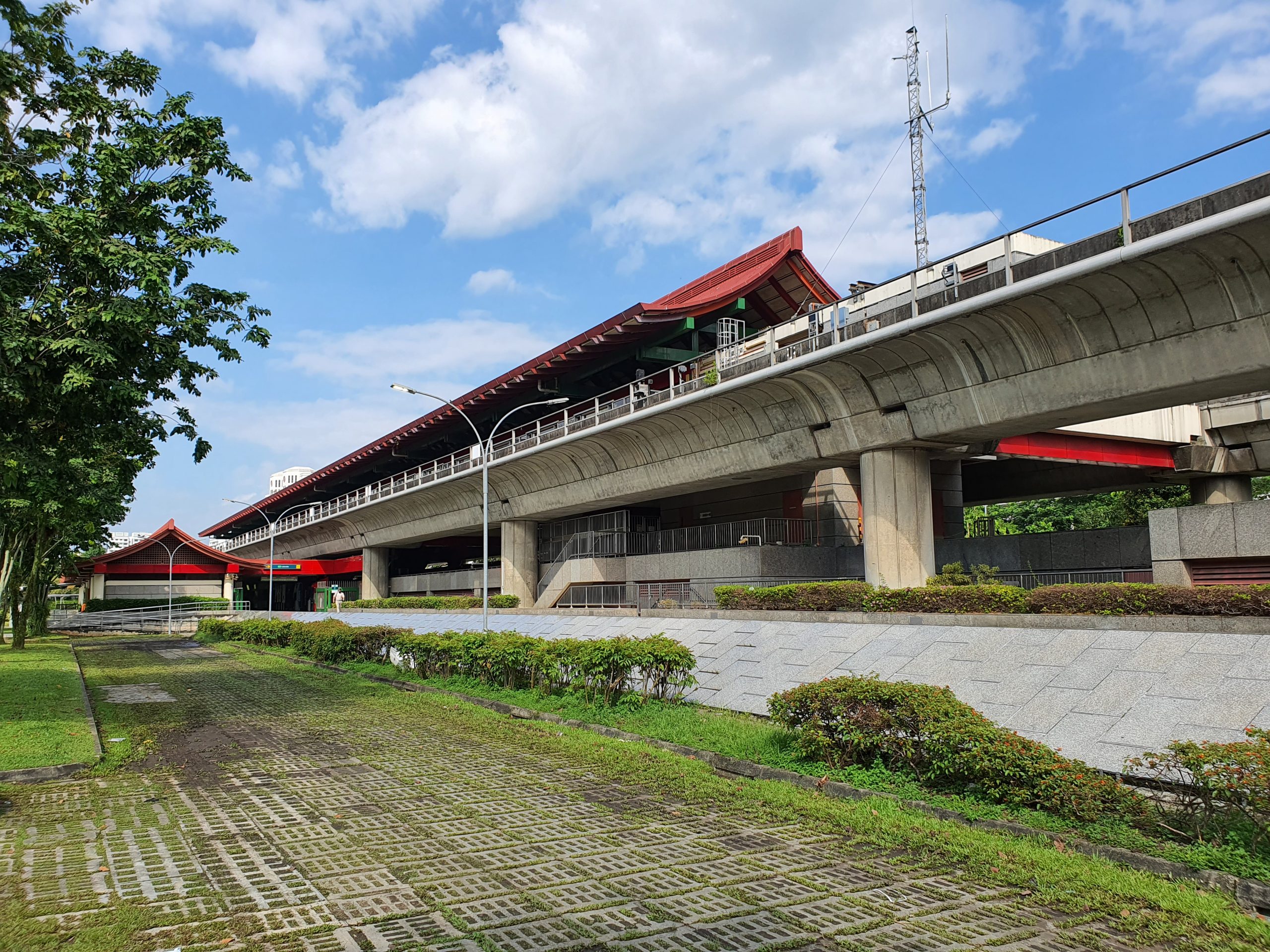Lakeside MRT exterior